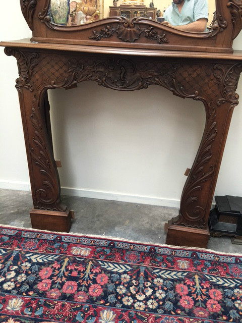 Schoorsteenmantel in notelaar ca.1920 / Mantlepiece in walnut ca.1920